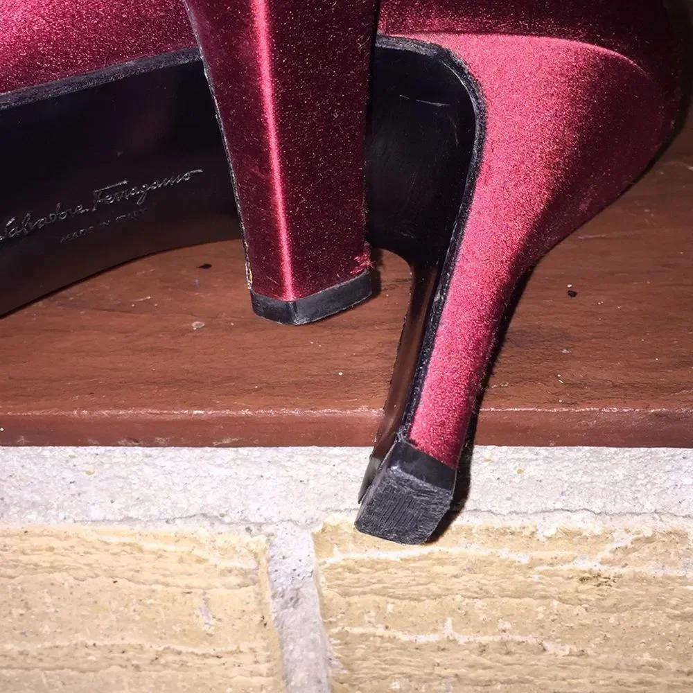 Salvatore Ferragamo Women's Burgundy Satin Heels Pump Size 9 Wedding Luxury Luxe